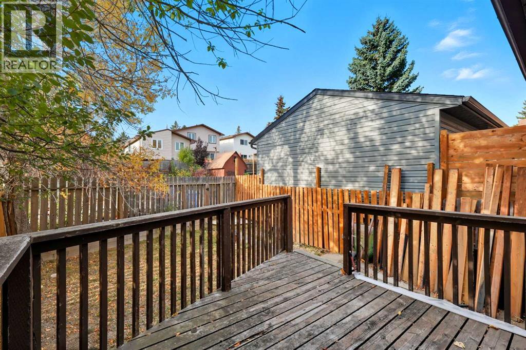 1137 Berkley Drive Nw, Calgary, Alberta  T3K 1S6 - Photo 23 - A2270368