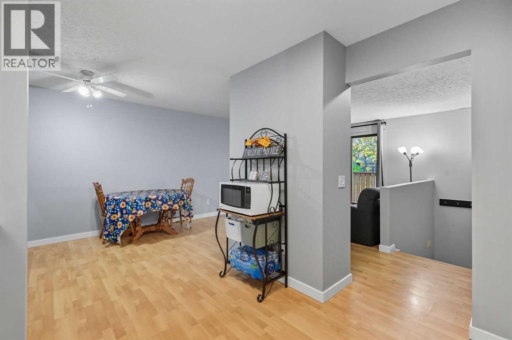 1137 Berkley Drive Nw, Calgary, Alberta  T3K 1S6 - Photo 11 - A2270368