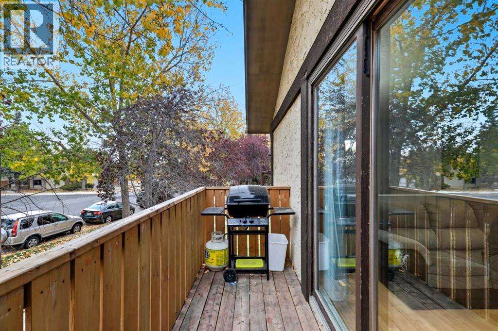 1137 Berkley Drive Nw, Calgary, Alberta  T3K 1S6 - Photo 5 - A2270368