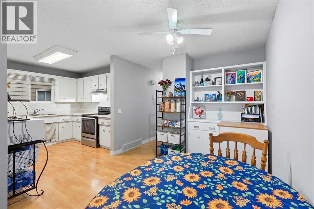 1137 Berkley Drive Nw, Calgary, Alberta  T3K 1S6 - Photo 8 - A2270368