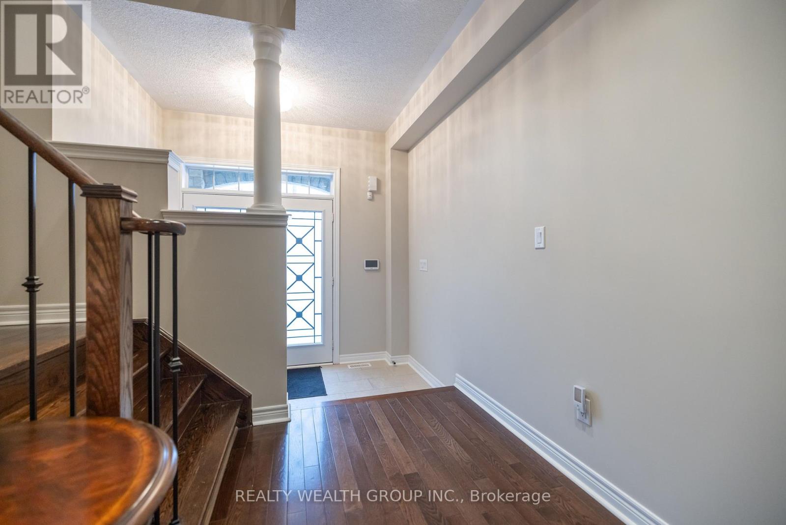 32 Rock Elm Court, Vaughan, Ontario  L6A 4C2 - Photo 3 - N12549264