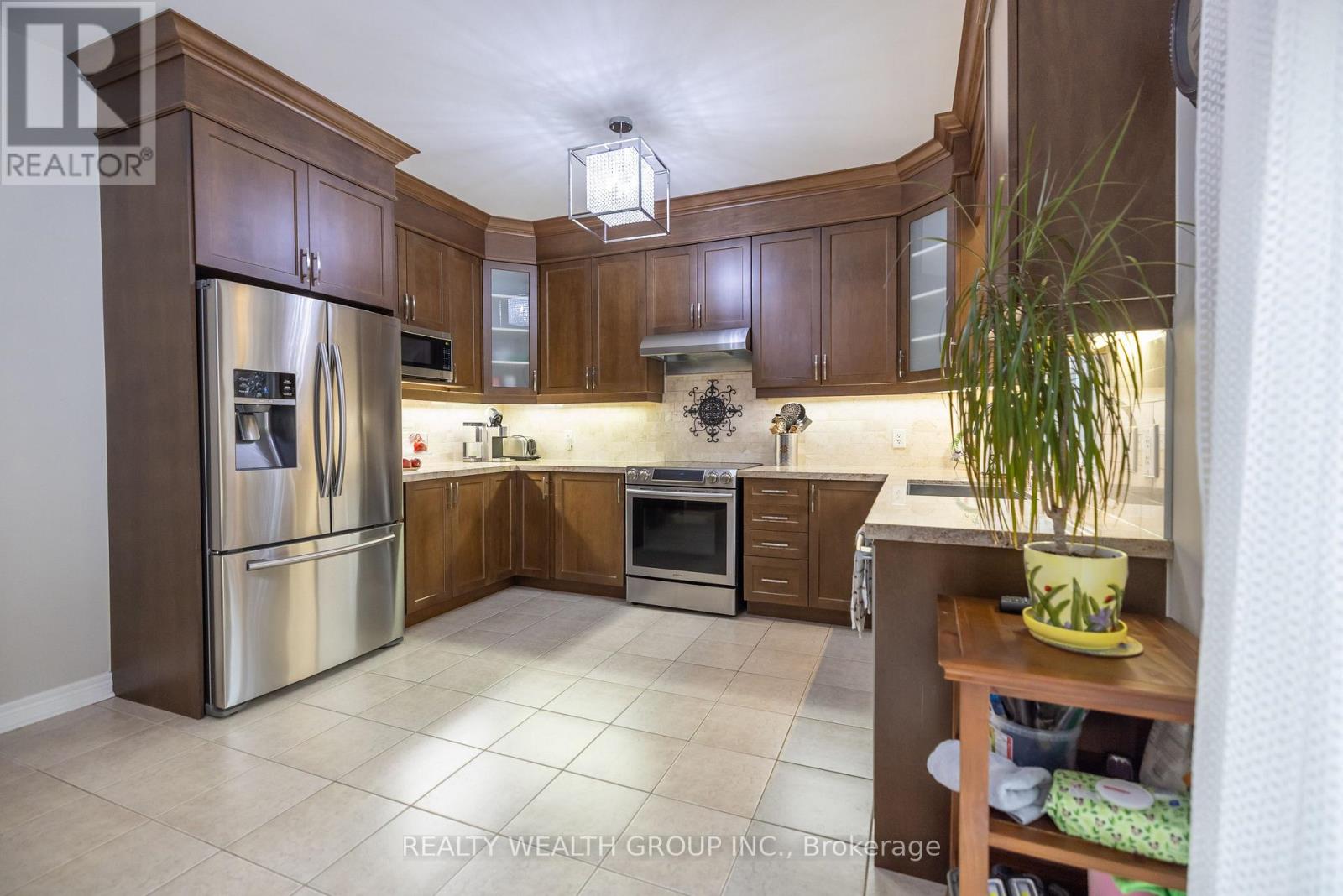 32 Rock Elm Court, Vaughan, Ontario  L6A 4C2 - Photo 6 - N12549264