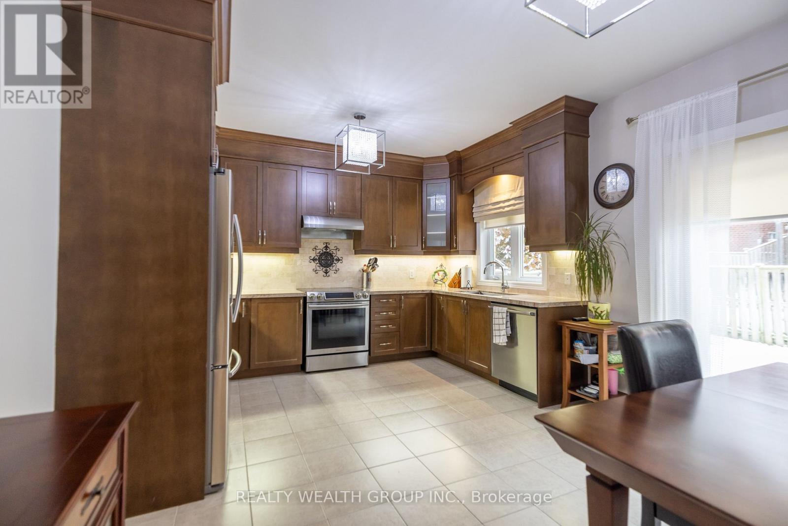 32 Rock Elm Court, Vaughan, Ontario  L6A 4C2 - Photo 7 - N12549264