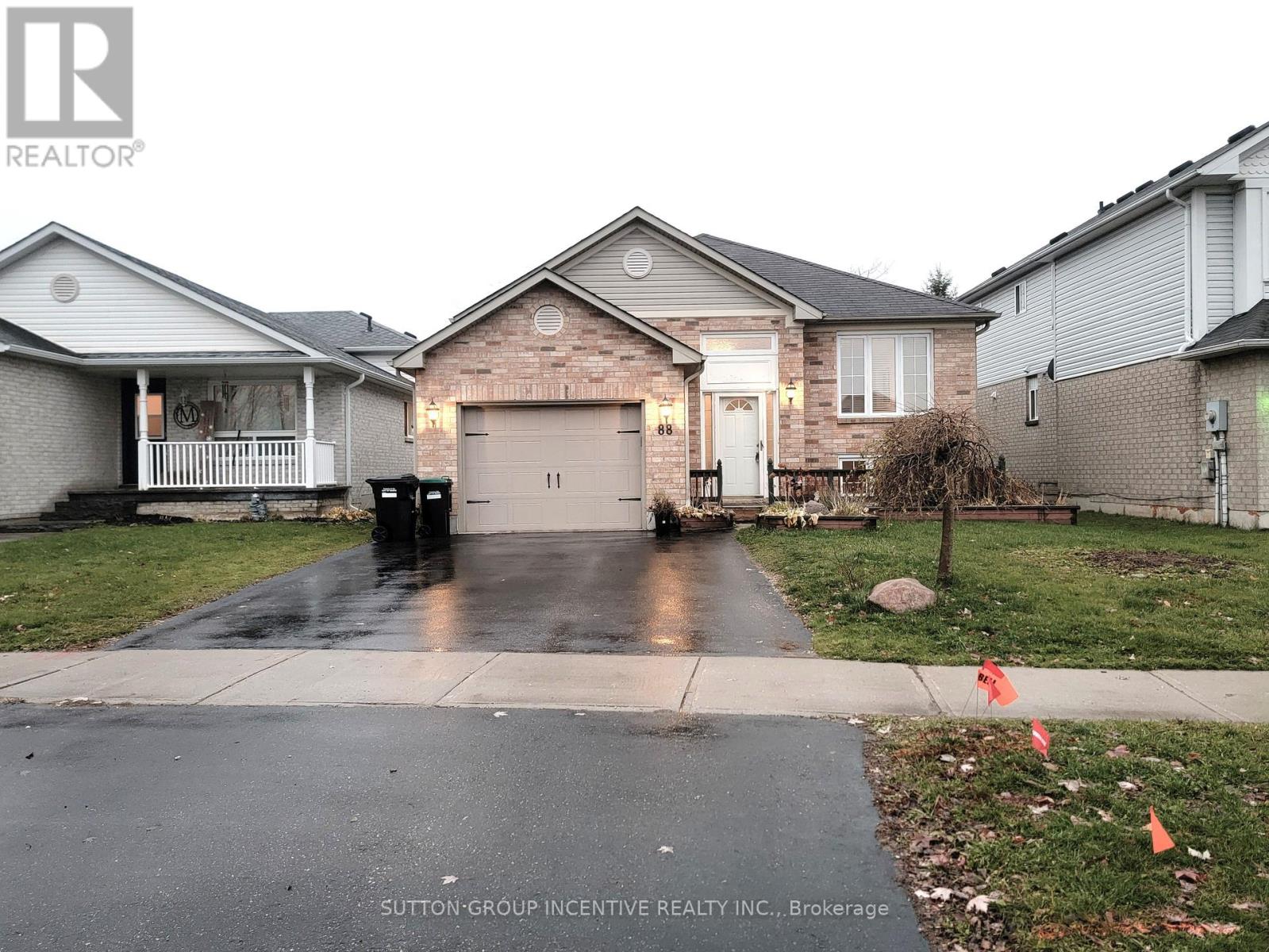88 LEGGOTT AVENUE, Barrie, Ontario