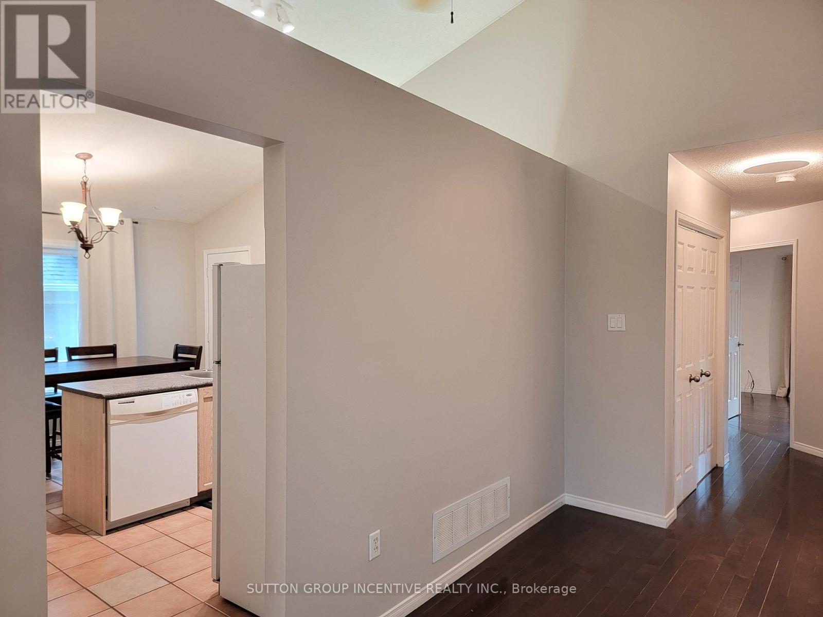 88 Leggott Avenue, Barrie, Ontario  L4N 8B8 - Photo 12 - S12549268