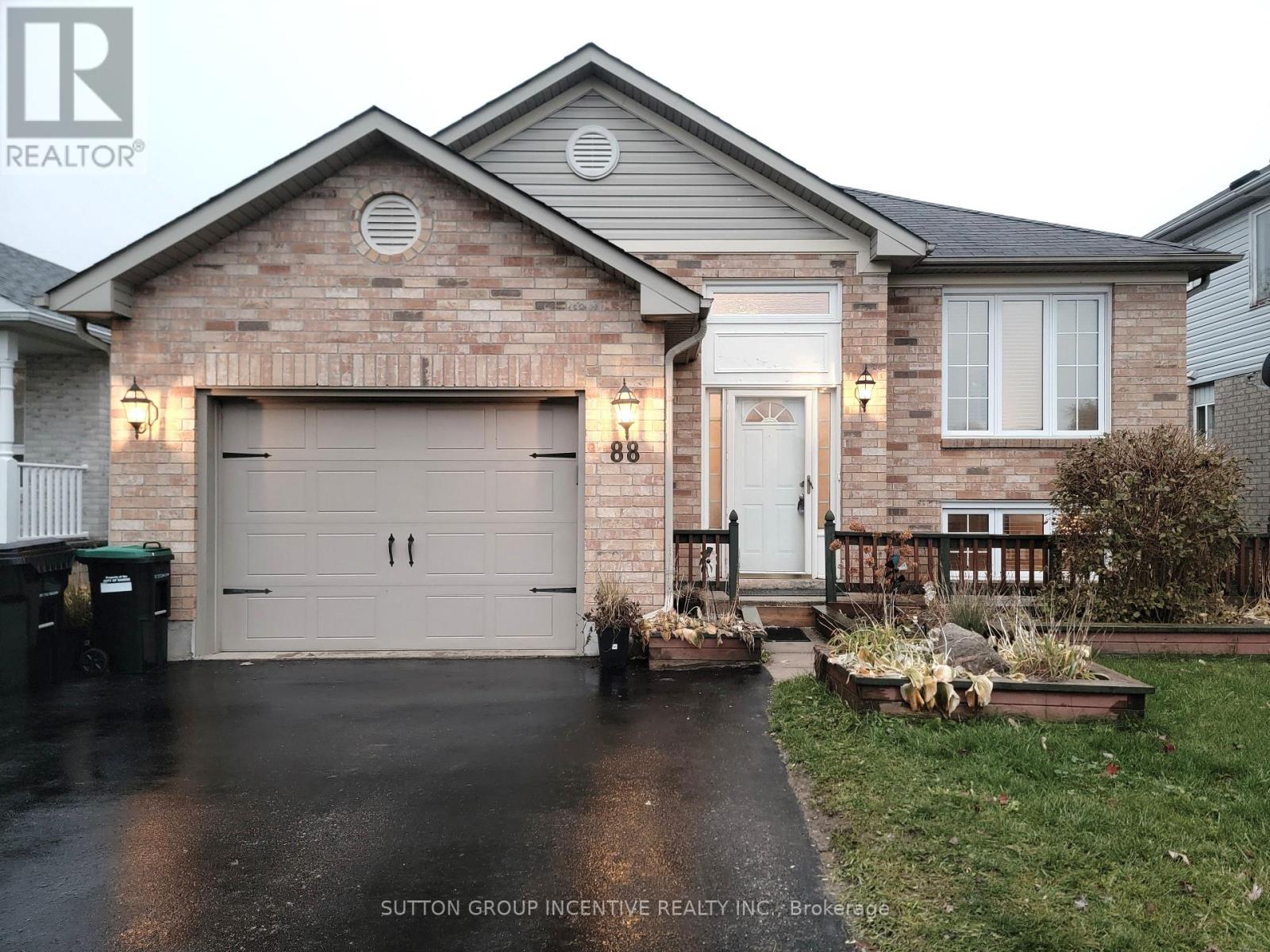 88 Leggott Avenue, Barrie, Ontario  L4N 8B8 - Photo 2 - S12549268