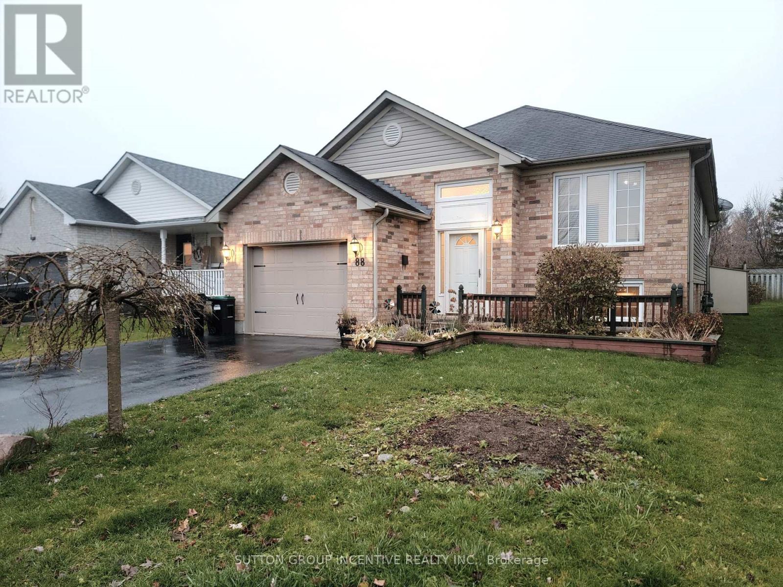 88 Leggott Avenue, Barrie, Ontario  L4N 8B8 - Photo 3 - S12549268