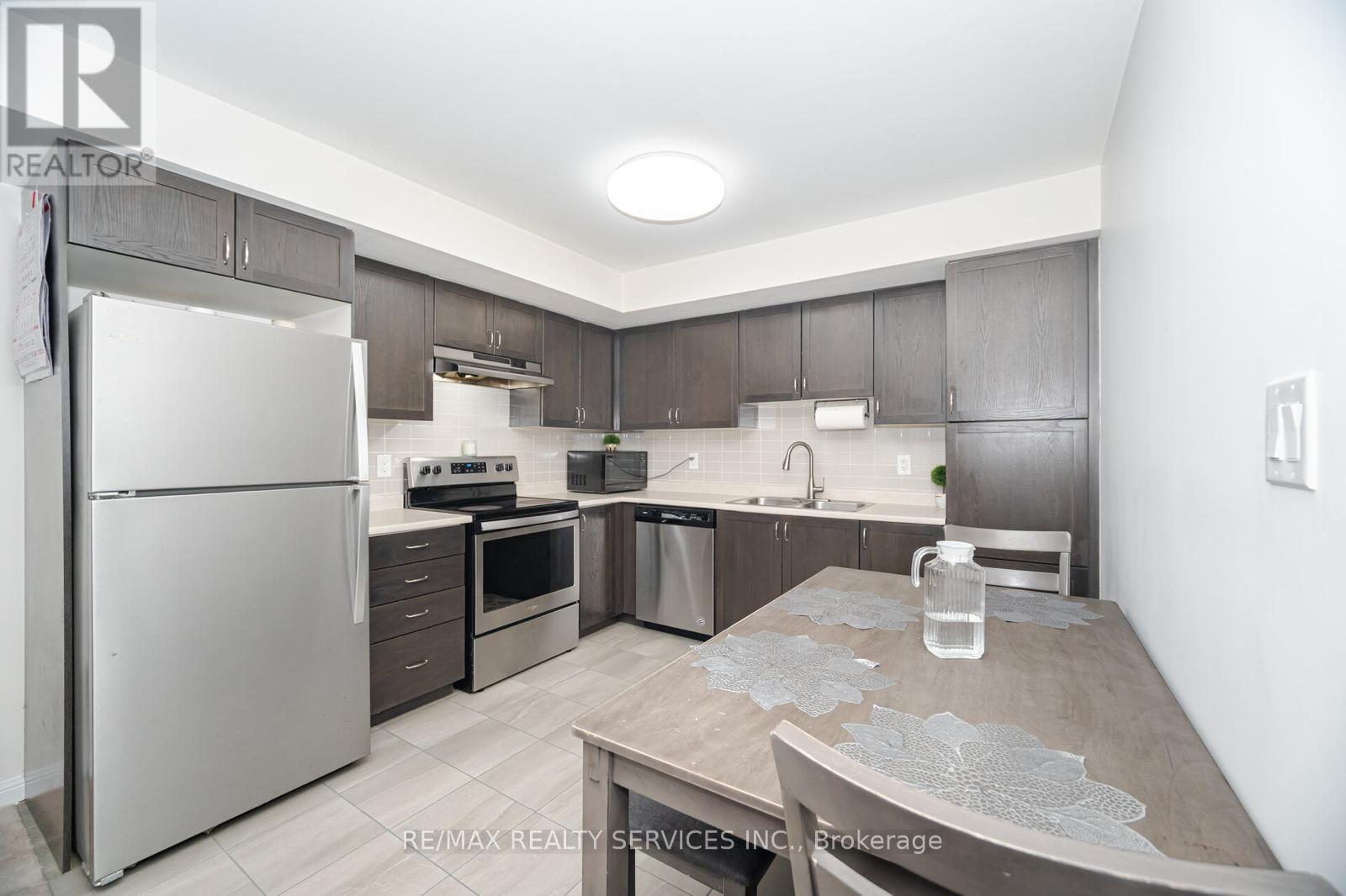 320 - 250 Sunny Meadow Boulevard, Brampton, Ontario  L6R 3Y7 - Photo 5 - W12549276