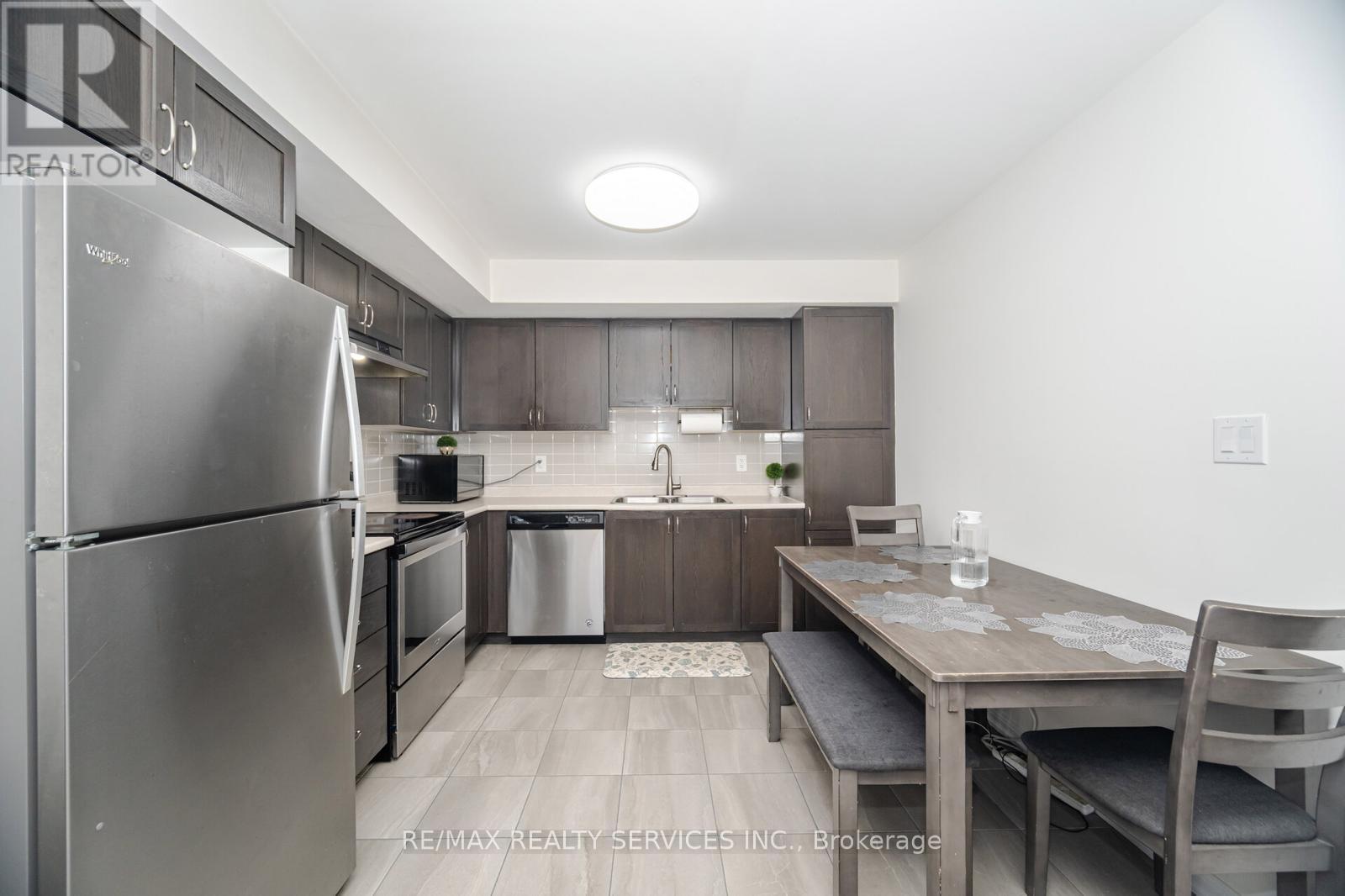 320 - 250 Sunny Meadow Boulevard, Brampton, Ontario  L6R 3Y7 - Photo 9 - W12549276