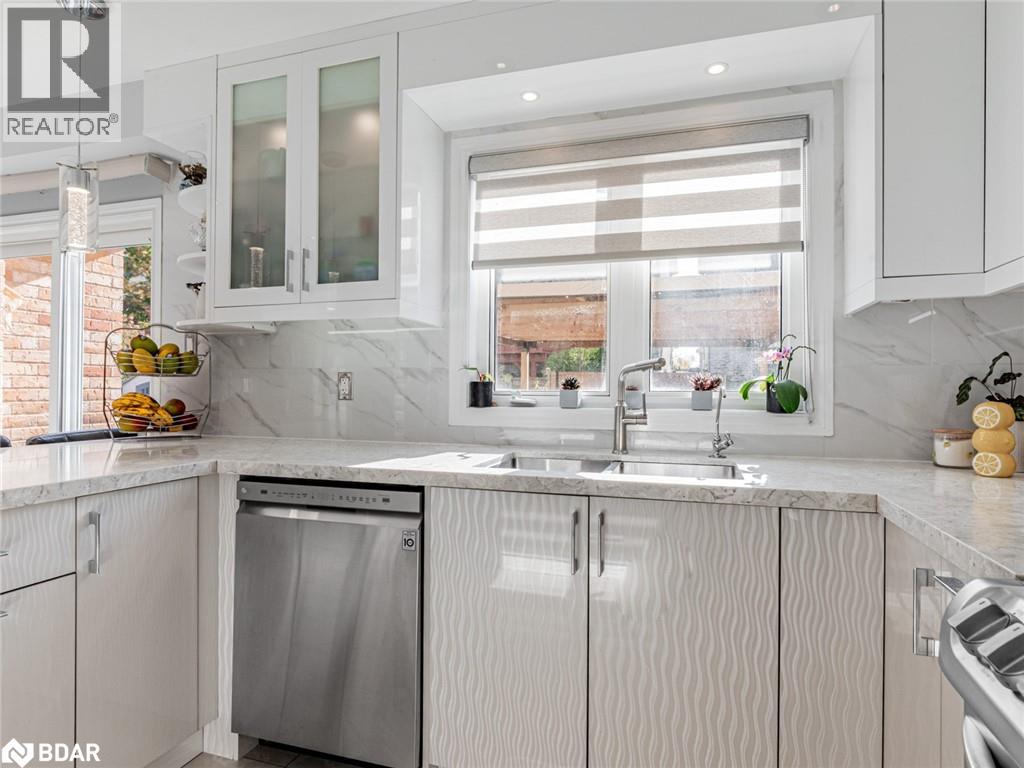 129 Flagstone Way, Newmarket, Ontario  L3X 2Z8 - Photo 13 - 40788012