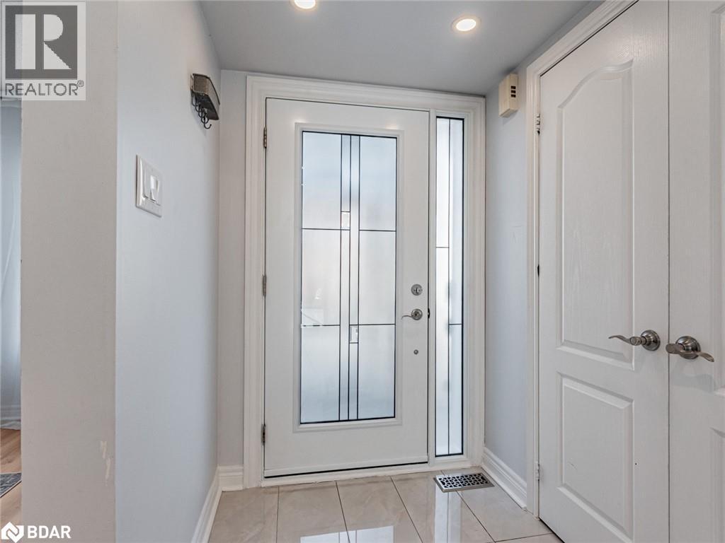 129 Flagstone Way, Newmarket, Ontario  L3X 2Z8 - Photo 2 - 40788012