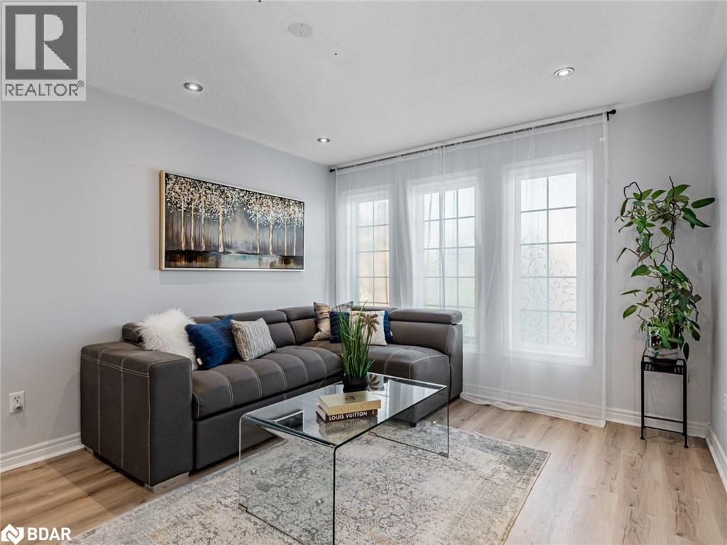 129 Flagstone Way, Newmarket, Ontario  L3X 2Z8 - Photo 4 - 40788012