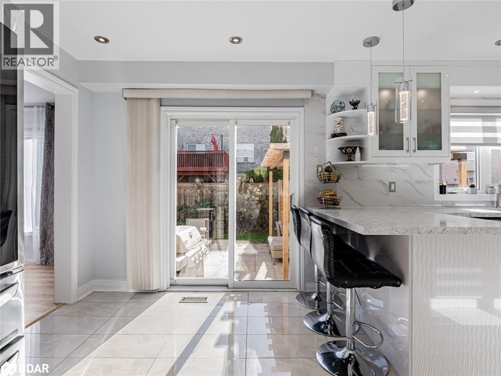 129 Flagstone Way, Newmarket, Ontario  L3X 2Z8 - Photo 8 - 40788012