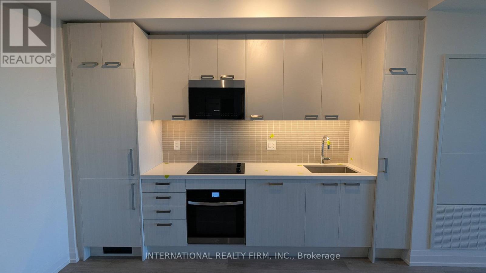 2206 - 20 SOUDAN AVENUE, Toronto, Ontario