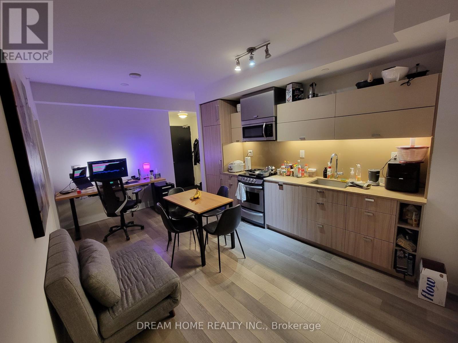 3812 - 290 Adelaide Street W, Toronto, Ontario  M5V 0P3 - Photo 2 - C12549288