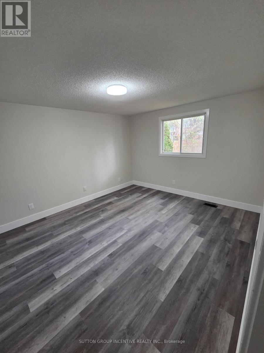 39 Royal Oak Drive, Innisfil, Ontario L0L 1L0 - Photo 14 - N12549294