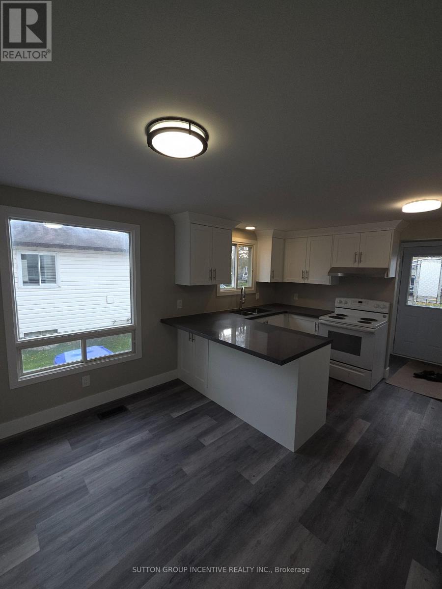 39 Royal Oak Drive, Innisfil, Ontario L0L 1L0 - Photo 6 - N12549294