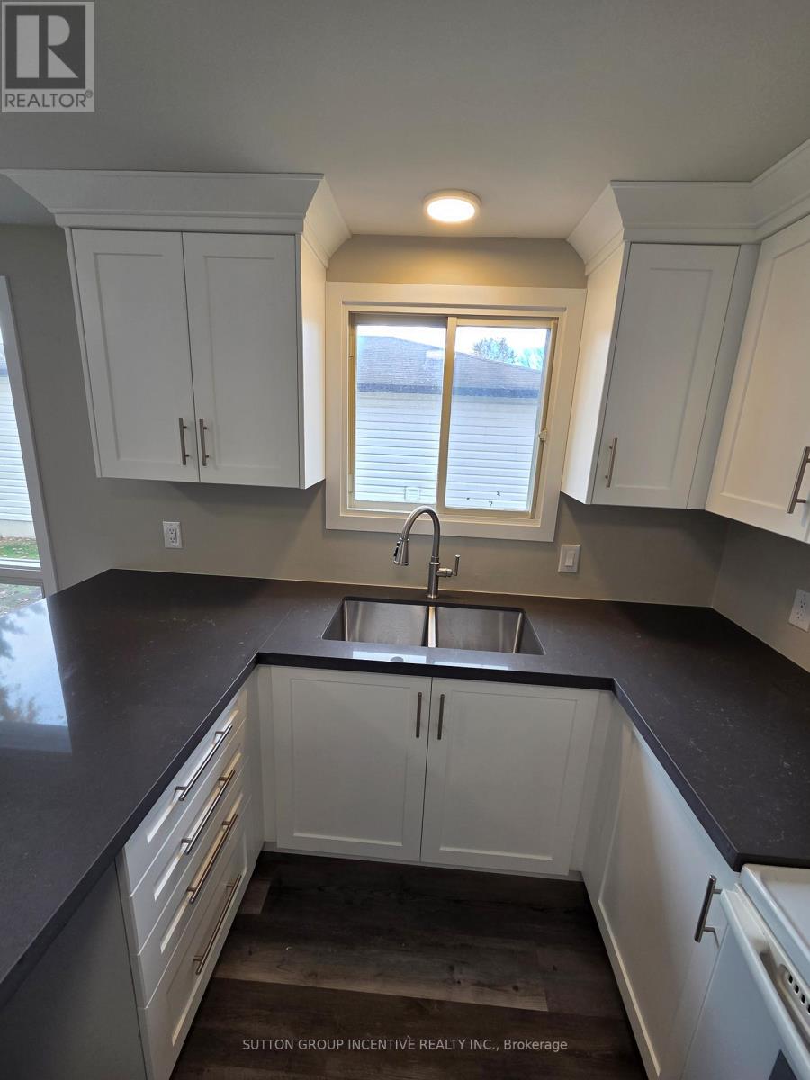 39 Royal Oak Drive, Innisfil, Ontario L0L 1L0 - Photo 7 - N12549294