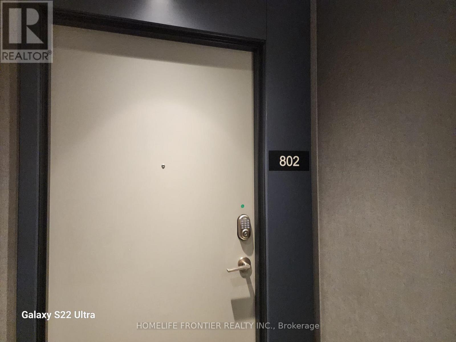 B802 - 50 Upper Mall Way, Vaughan, Ontario  L4J 0L7 - Photo 2 - N12549314