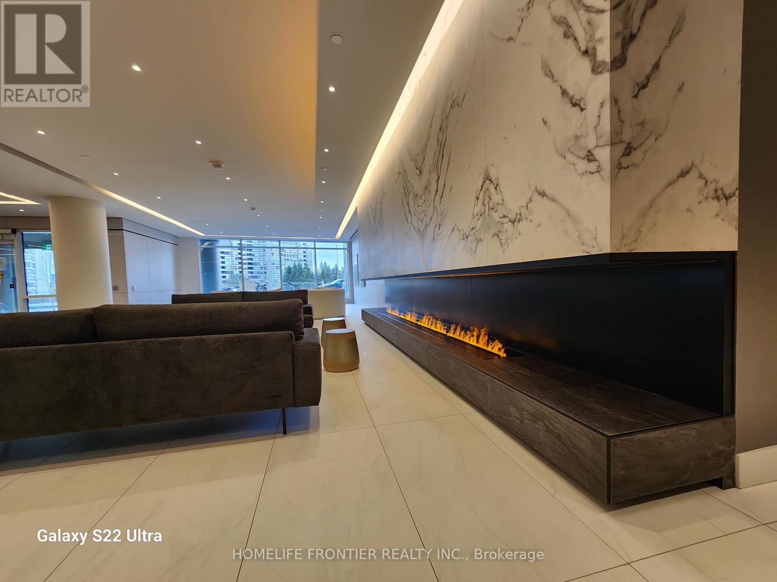 B802 - 50 Upper Mall Way, Vaughan, Ontario  L4J 0L7 - Photo 4 - N12549314