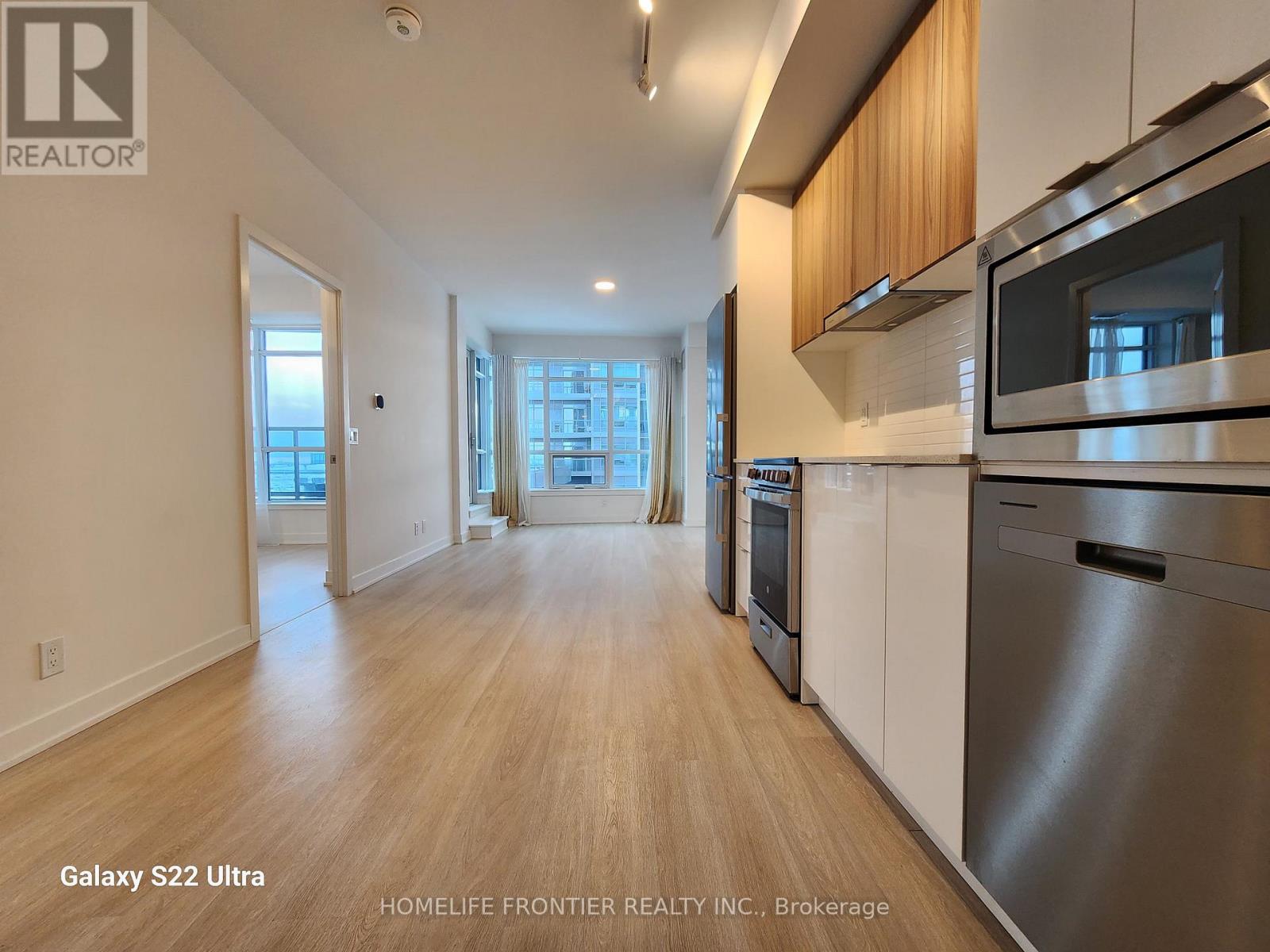 B802 - 50 Upper Mall Way, Vaughan, Ontario  L4J 0L7 - Photo 9 - N12549314