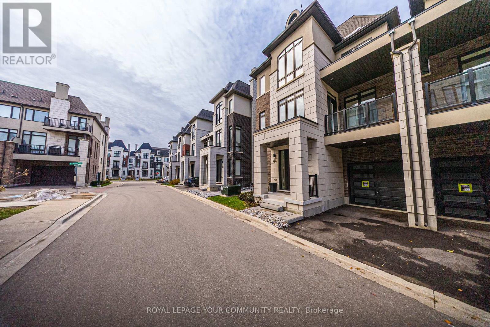 44 Globemaster Lane, Richmond Hill, Ontario  L4E 1H4 - Photo 2 - N12549316