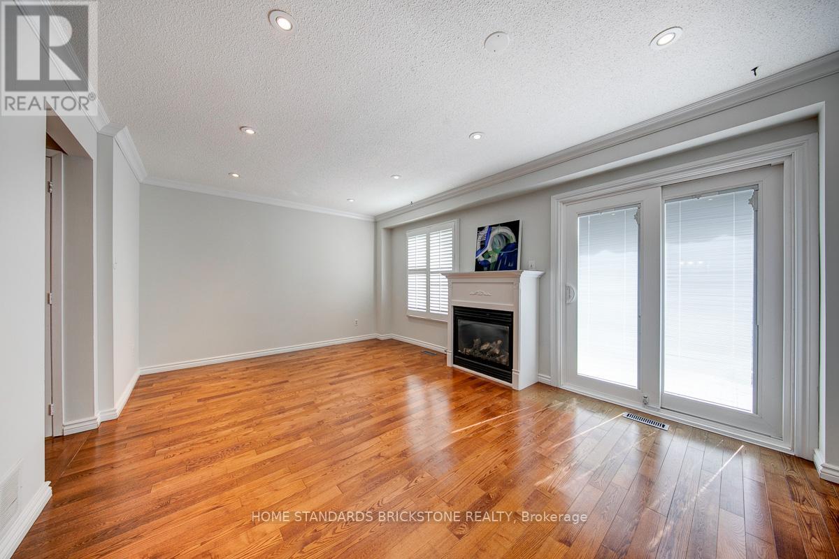 1103 Springbrook Crescent, Oakville, Ontario  L6M 2C9 - Photo 14 - W12549328