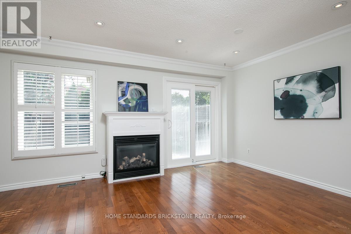 1103 Springbrook Crescent, Oakville, Ontario  L6M 2C9 - Photo 17 - W12549328