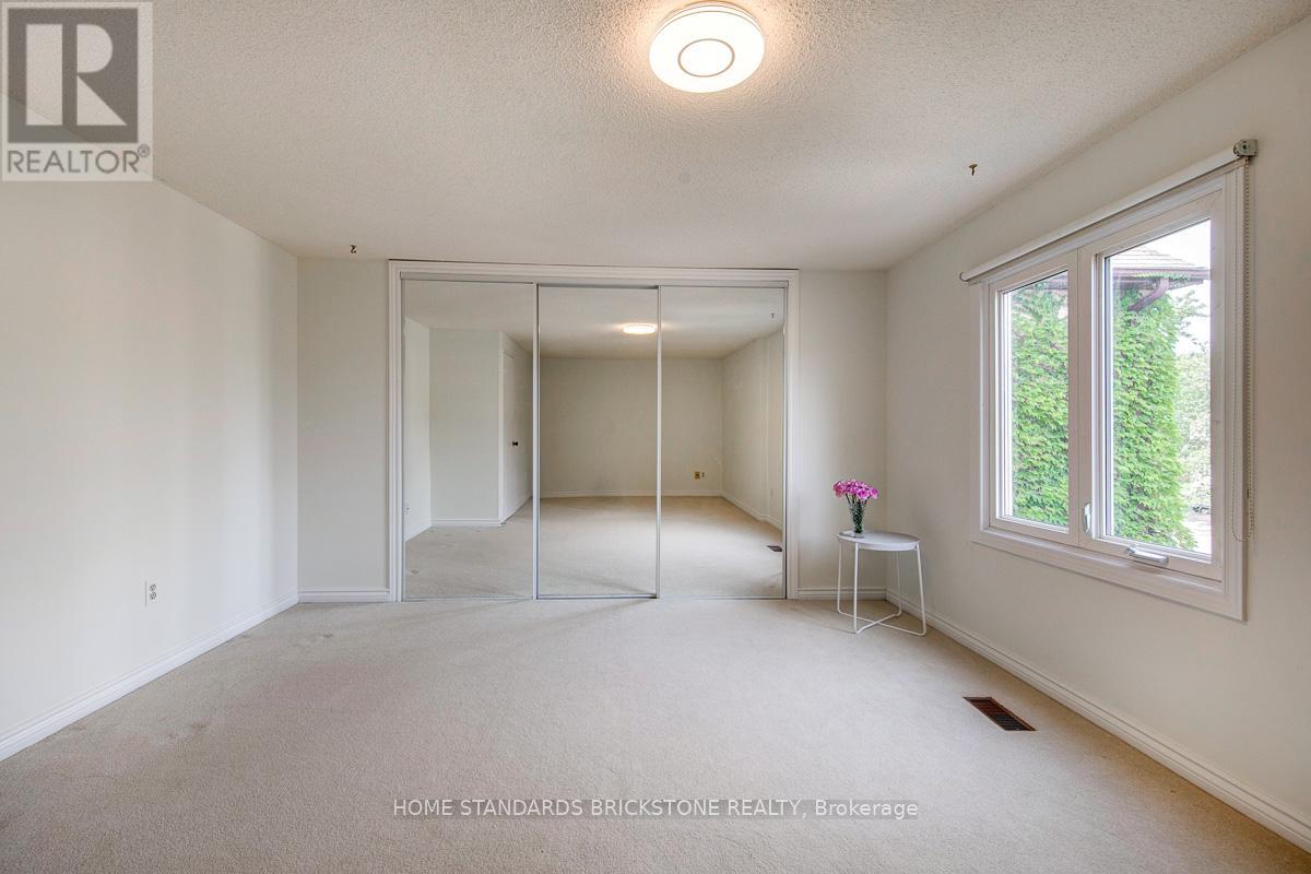 1103 Springbrook Crescent, Oakville, Ontario  L6M 2C9 - Photo 27 - W12549328