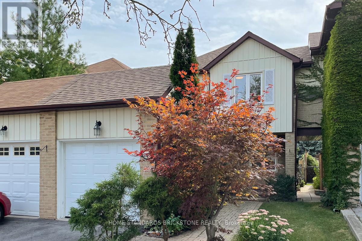 1103 Springbrook Crescent, Oakville, Ontario  L6M 2C9 - Photo 3 - W12549328