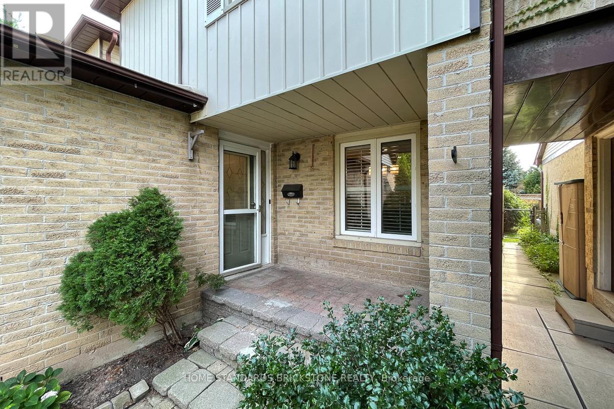 1103 Springbrook Crescent, Oakville, Ontario  L6M 2C9 - Photo 5 - W12549328