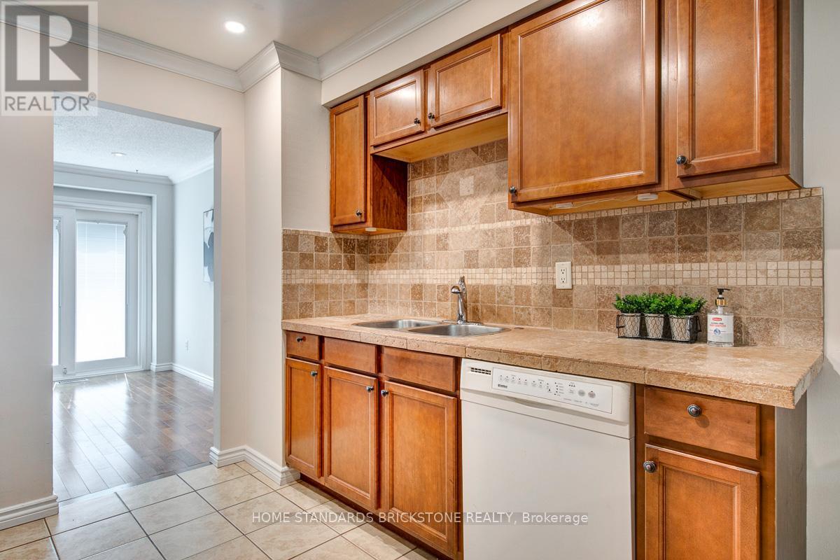 1103 Springbrook Crescent, Oakville, Ontario  L6M 2C9 - Photo 7 - W12549328