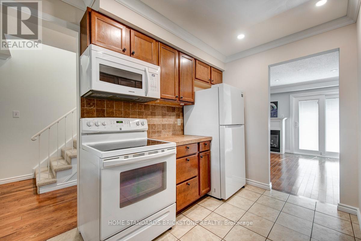 1103 Springbrook Crescent, Oakville, Ontario  L6M 2C9 - Photo 8 - W12549328