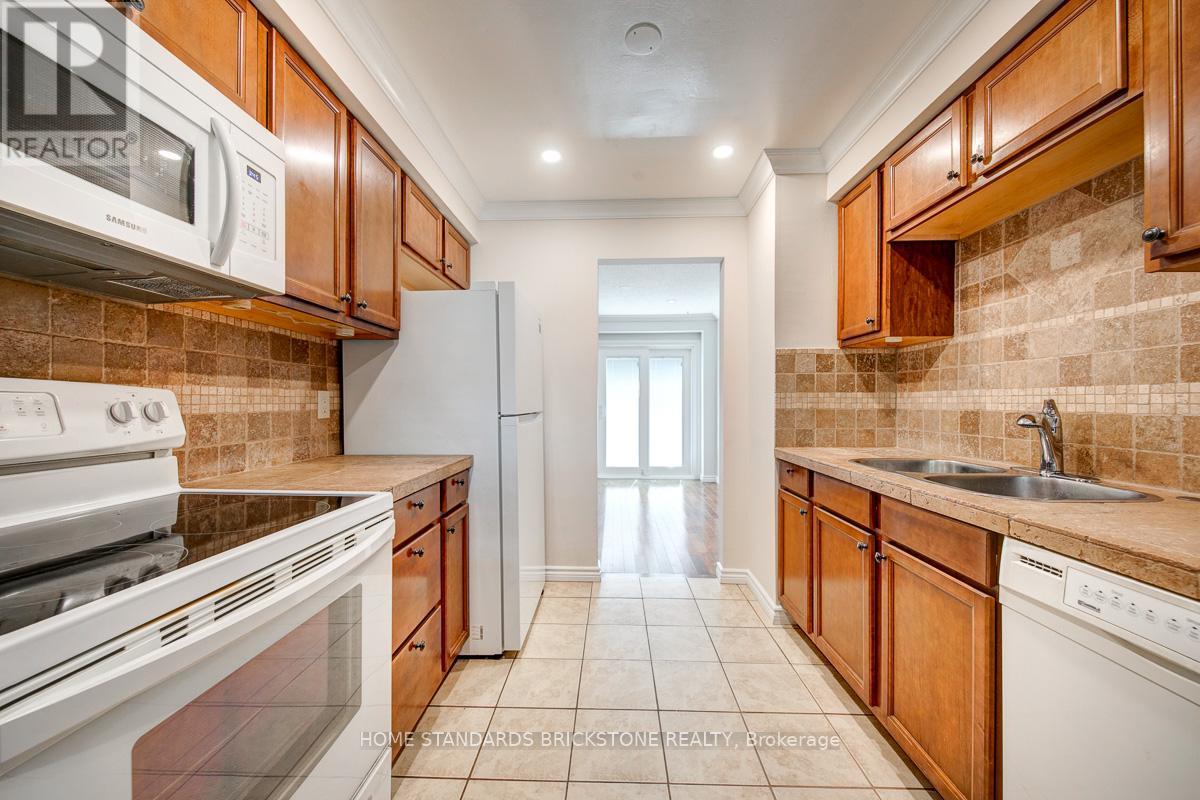 1103 Springbrook Crescent, Oakville, Ontario  L6M 2C9 - Photo 9 - W12549328