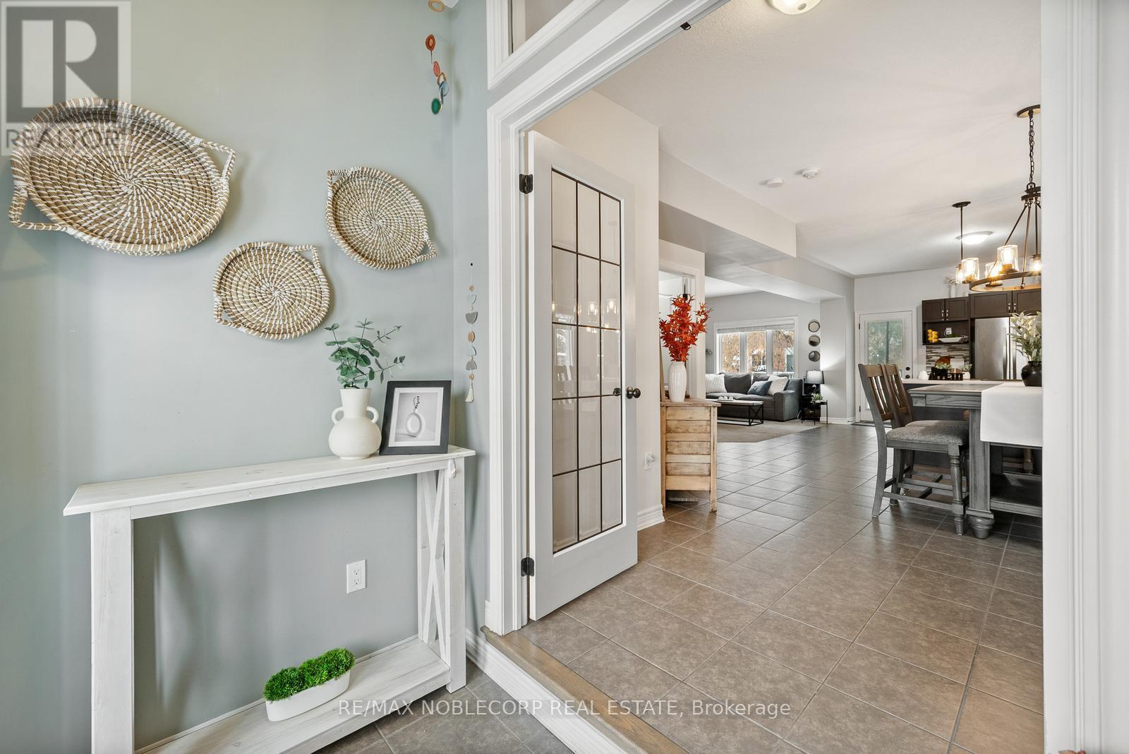 64 Carleton Trail, New Tecumseth, Ontario L0G 1A0 - Photo 6 - N12549306