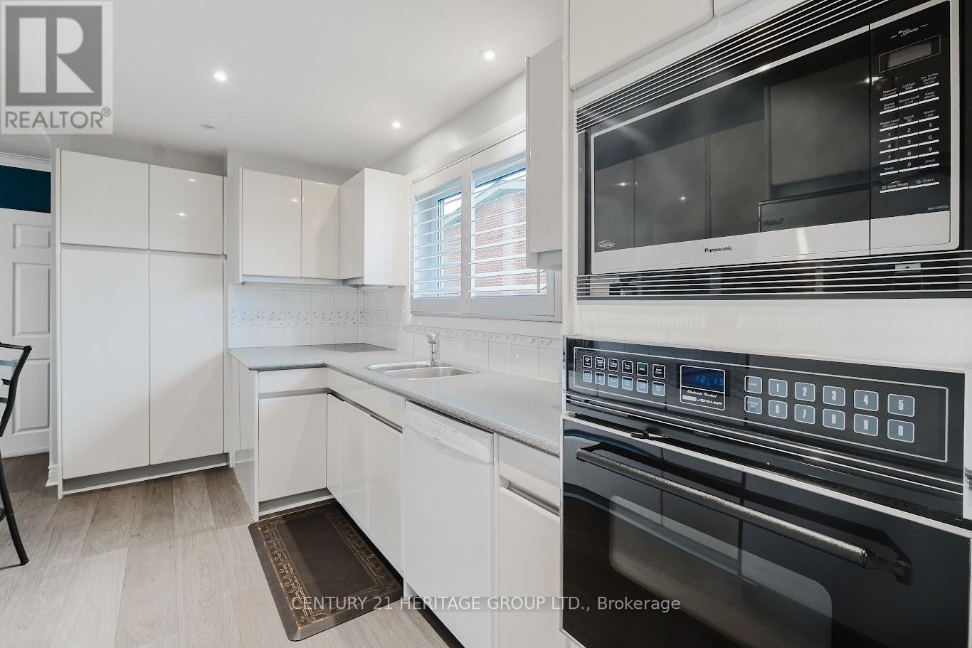 111 Tulane Crescent, Toronto, Ontario  M3A 2C2 - Photo 8 - C12549368