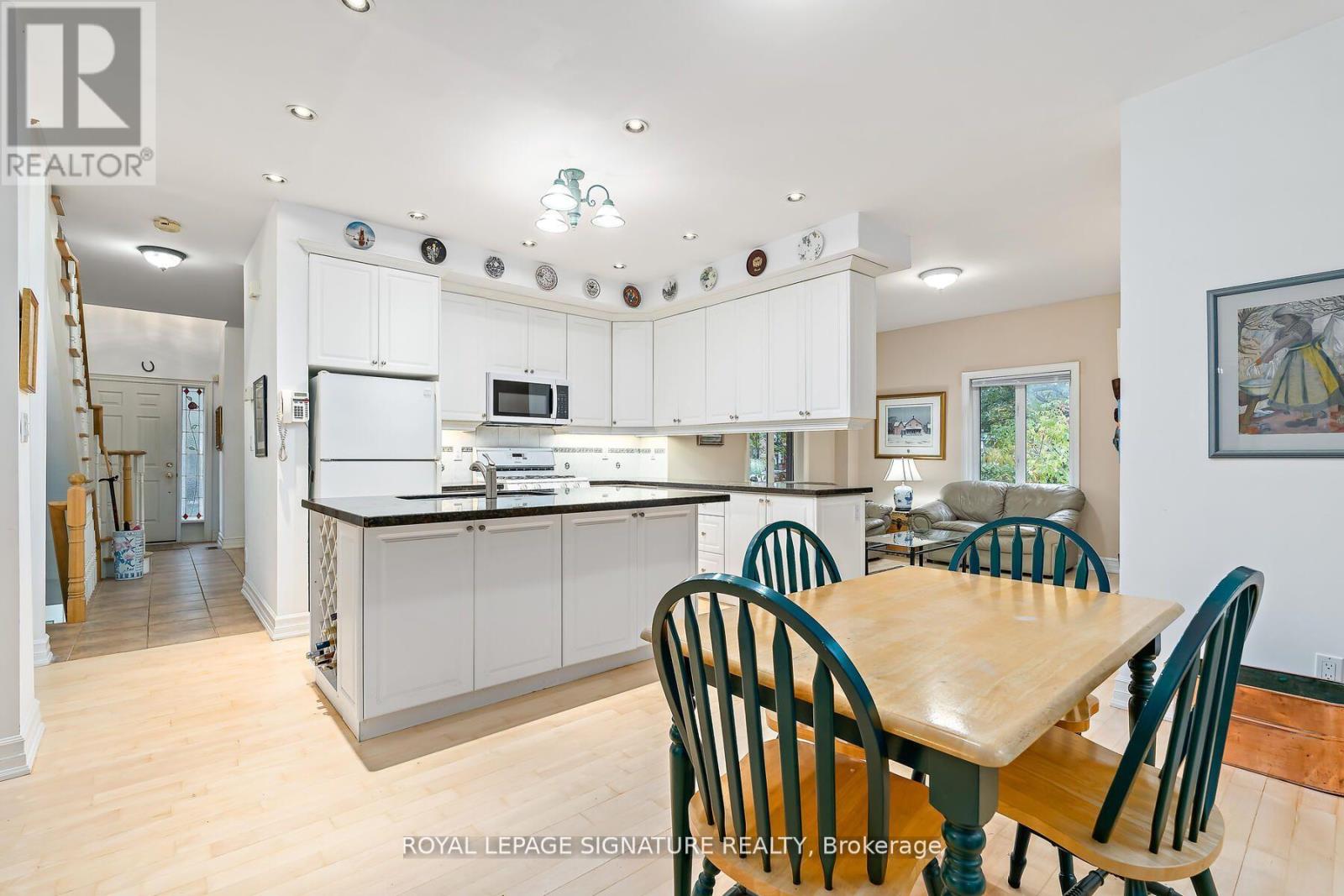 110 Bowmore Road, Toronto, Ontario M4L 3J2 - Photo 11 - E12549344