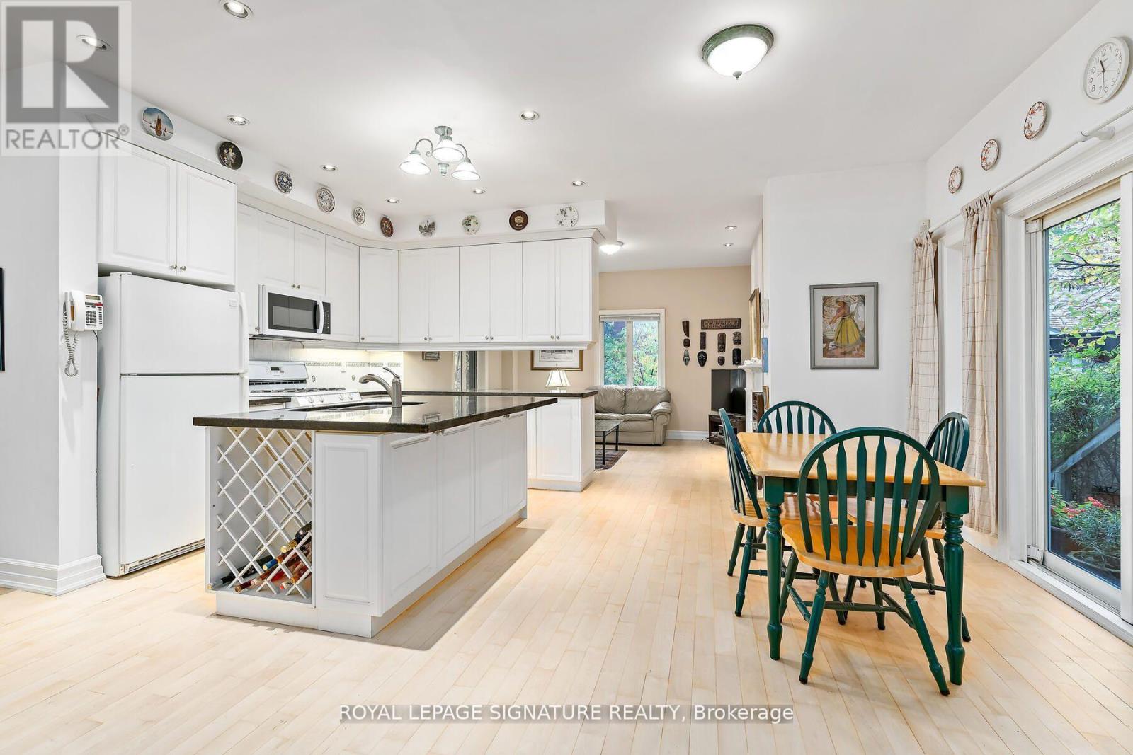 110 Bowmore Road, Toronto, Ontario M4L 3J2 - Photo 6 - E12549344