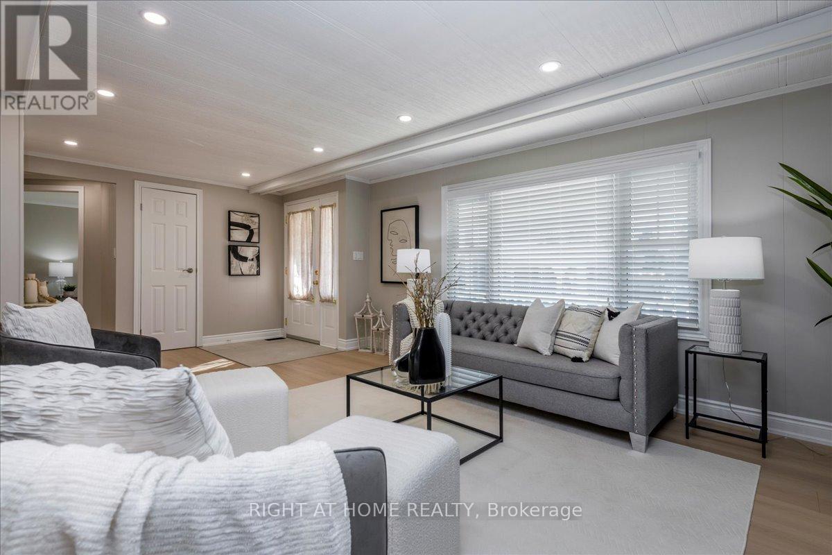 18 Riverview Circle, Innisfil, Ontario  L9S 1M2 - Photo 5 - N12549346