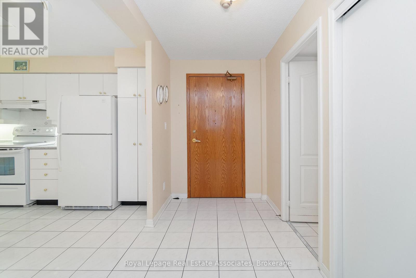 211 - 7373 Martin Grove Road, Vaughan, Ontario L4L 9K1 - Photo 12 - N12549378