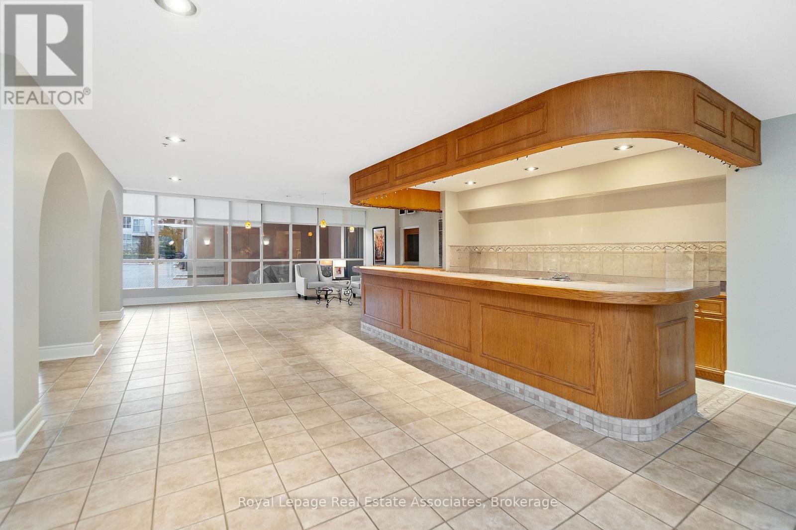 211 - 7373 Martin Grove Road, Vaughan, Ontario L4L 9K1 - Photo 3 - N12549378