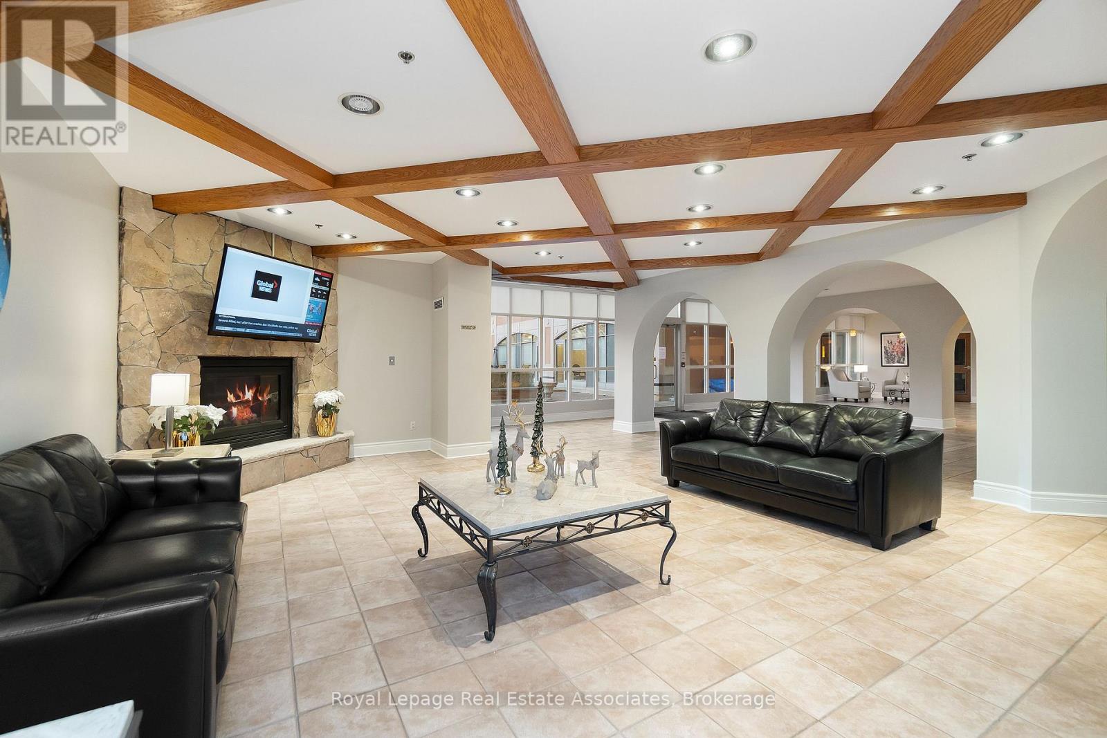 211 - 7373 Martin Grove Road, Vaughan, Ontario L4L 9K1 - Photo 4 - N12549378