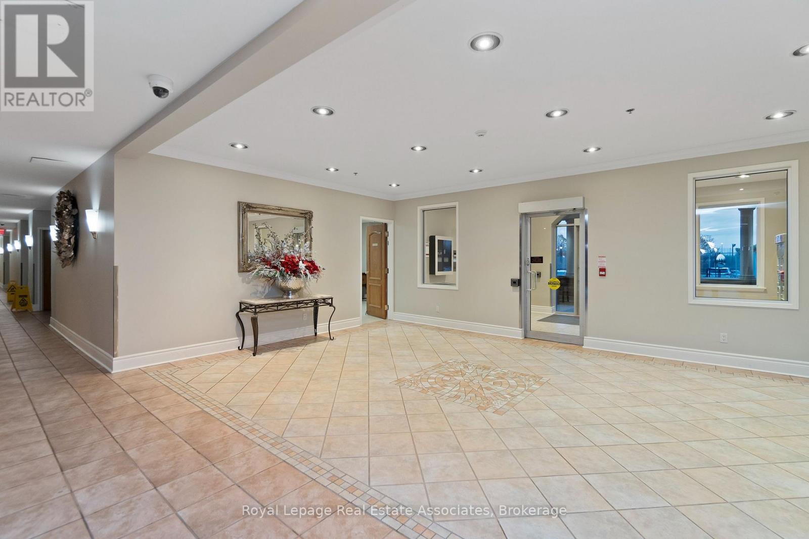 211 - 7373 Martin Grove Road, Vaughan, Ontario L4L 9K1 - Photo 7 - N12549378