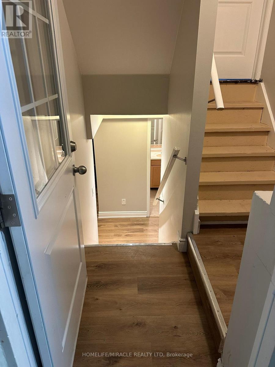 7100 Walworth Court, Mississauga, Ontario L5N 7L4 - Photo 2 - W12544602