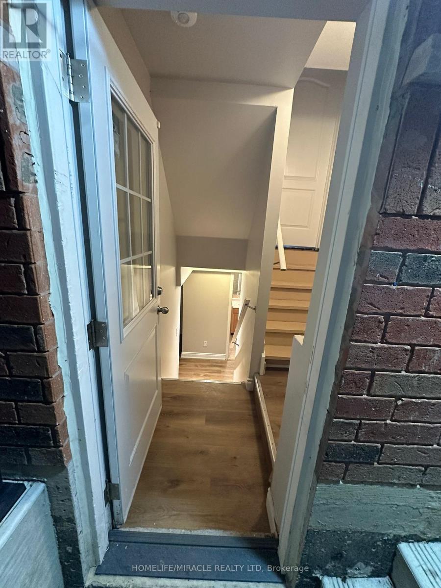 7100 Walworth Court, Mississauga, Ontario L5N 7L4 - Photo 13 - W12544602