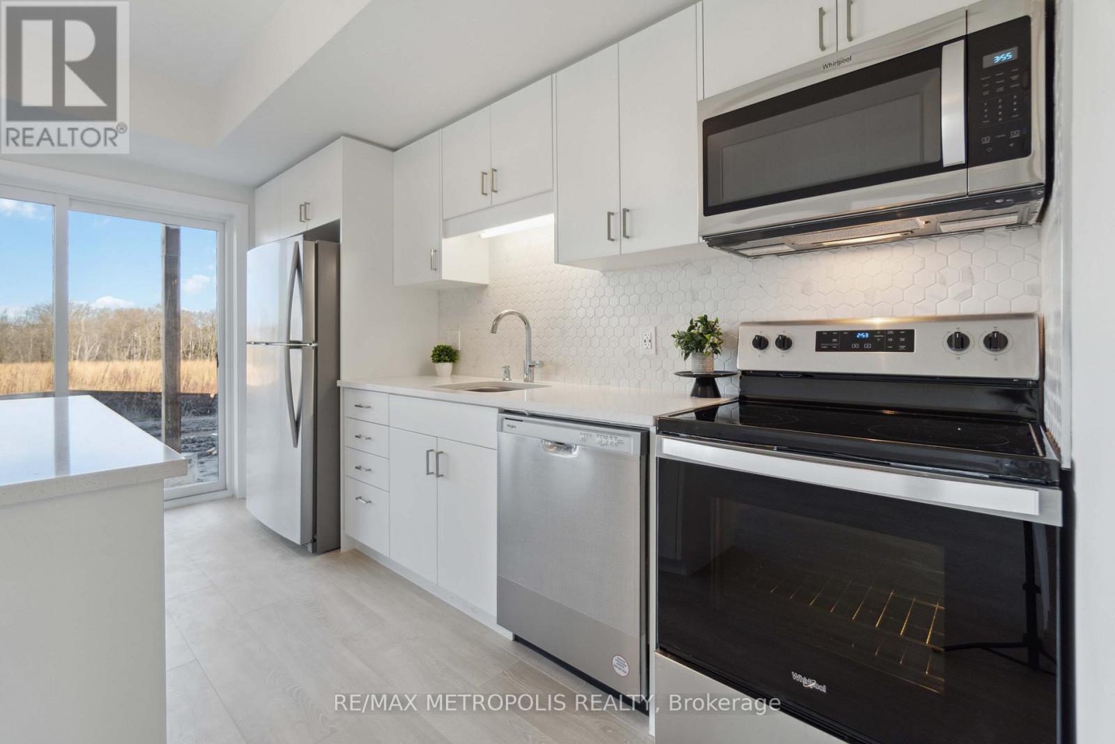 27 - 15 Stauffer Woods Trail, Kitchener, Ontario  N2P 0L1 - Photo 11 - X12505616