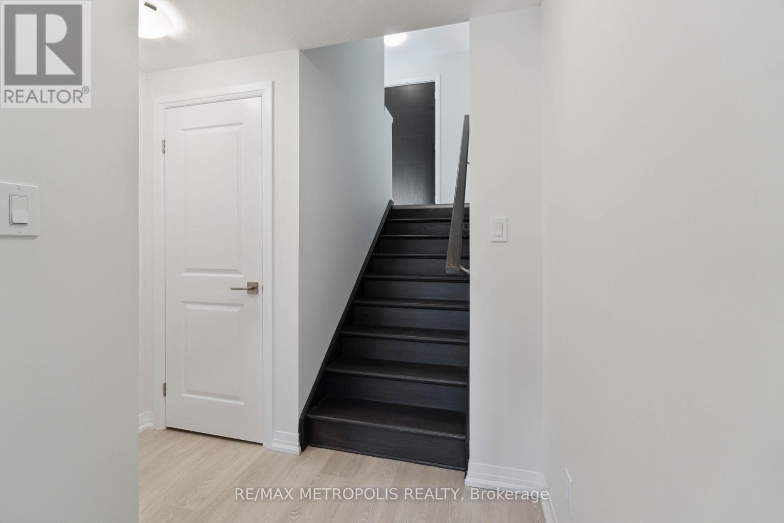 27 - 15 Stauffer Woods Trail, Kitchener, Ontario  N2P 0L1 - Photo 4 - X12505616