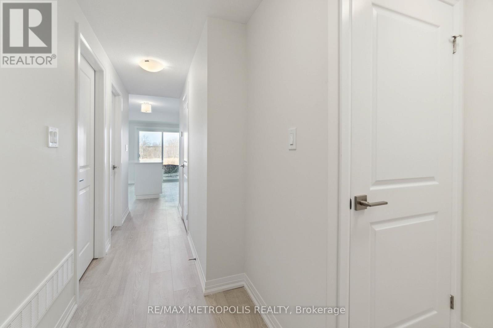 27 - 15 Stauffer Woods Trail, Kitchener, Ontario  N2P 0L1 - Photo 5 - X12505616