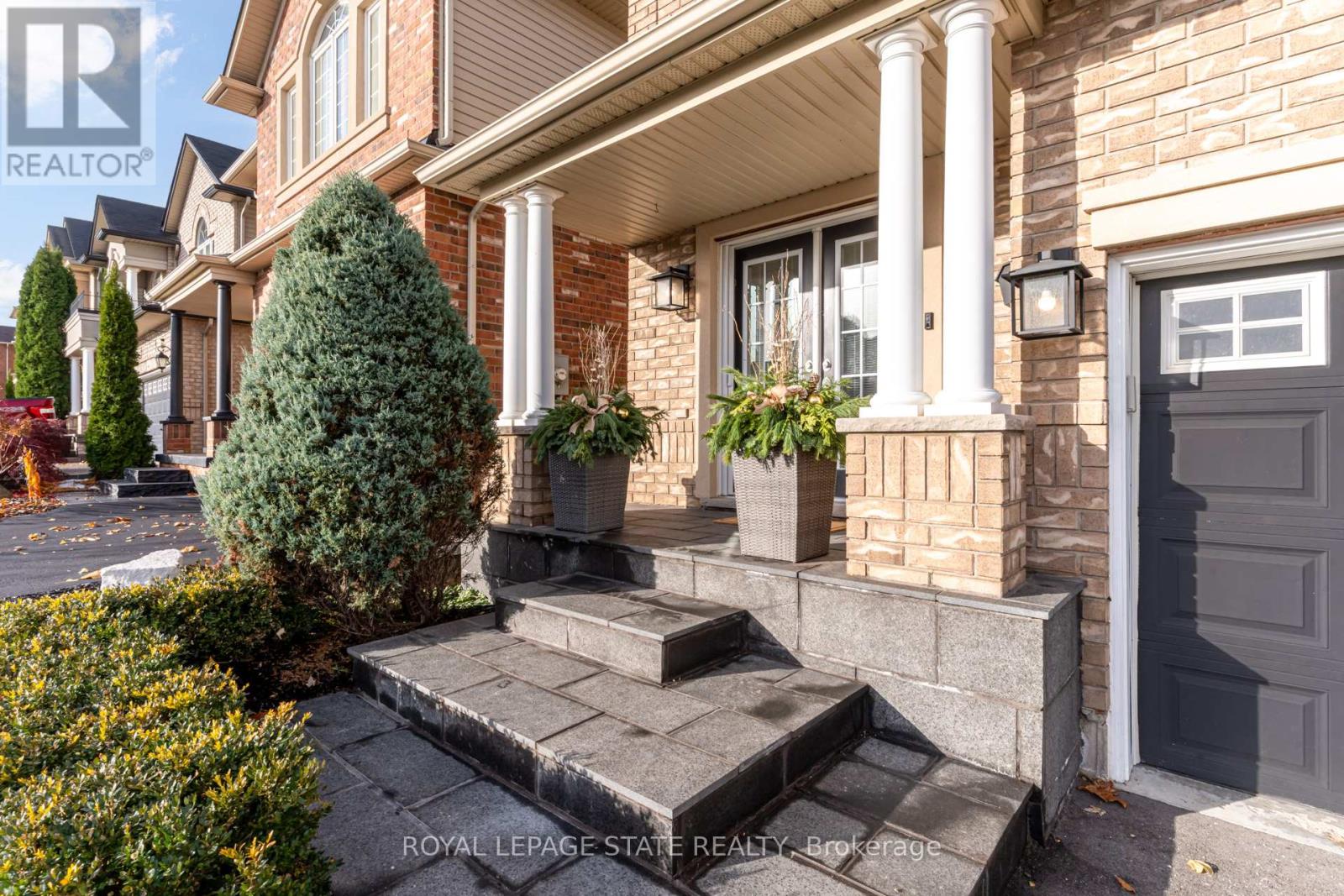 36 Irwin Avenue, Hamilton, Ontario  L9K 0E9 - Photo 2 - X12534716