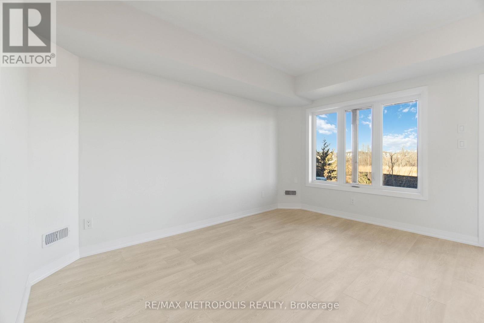 27 - 15 Stauffer Woods Trail, Kitchener, Ontario  N2P 0L1 - Photo 13 - X12505616